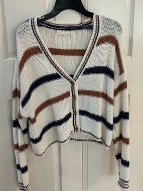 La Hearts Cropped V-Neck Button Cardigan - White, Brown, Navy